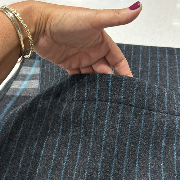 Burberry reversible shawl Black, Blue & White w pockets - Picture 5 of 6